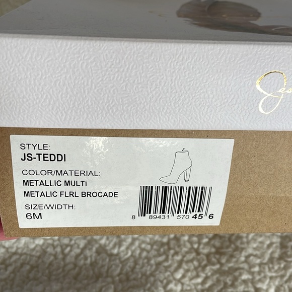 Sexy JS boots sz 6 true to size. Gold & Black ankle boots. Wore maybe 2 times. - Picture 8 of 13